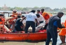 नाव हादसा :एक और शव मिलने से 11 हुई मृतकों की संख्या, यमुना में जारी रेस्क्यू ऑपरेशन