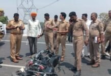 तेज रफ्तार कार की टक्कर से दंपती समेत दो मासूम बच्चों की मौत