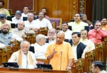यूपी विधानमंडल में गरमाया माहौल: सपा-कांग्रेस की प्रवृत्ति मौलवियों के सामने नाक रगड़ने की : सीएम योगी