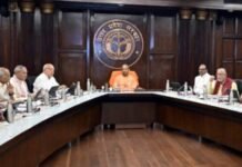 योगी कैबिनेट का बड़ा फैसला, शिक्षामित्रों का मानदेय 18 हजार और अनुदेशकों का 17 हजार, 1 मई से लागू