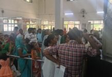 लोहिया अस्पताल में उमड़ी भारी भीड़, पर्चा काउंटर पर महिलाओं का हंगामा, व्यवस्था चरमराई