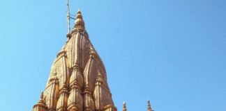 पीएम मोदी ने काशी में बाबा विश्वनाथ के दर्शन कर लिया आशीर्वाद