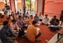 नीम करोरी धाम में गूंजे सुंदरकांड के स्वर, भक्ति में सराबोर हुए श्रद्धालु