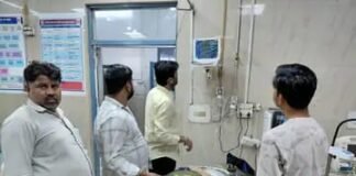 तेज रफ्तार का कहर: पेड़ से टकराई कार, शादी में जा रही महिला समेत तीन घायल, हालत गंभीर