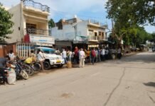 गहराया रसोई गैस संकट: हालात खराब, घंटों लाइन के बाद भी नहीं मिल रहा सिलेंडर