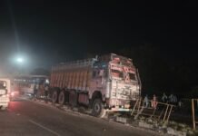 इटावा–बरेली हाईवे पर ट्रक-बस की टक्कर, बड़ा हादसा टला