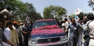 राजनीति सेवा से व्यवसाय बनी, वेतन, पेंशन और करोड़ों की निधि के बीच जनप्रतिनिधि सेवक या लोकसेवक