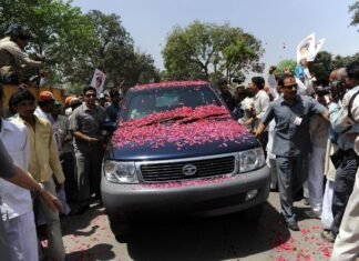 राजनीति सेवा से व्यवसाय बनी, वेतन, पेंशन और करोड़ों की निधि के बीच जनप्रतिनिधि सेवक या लोकसेवक