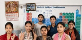 इटावा में छात्रों ने रचा सफलता का इतिहास, केमिस्ट्री गुरु जितेंद्र सिंह के मार्गदर्शन में यूपी बोर्ड में उत्कृष्ट प्रदर्शन