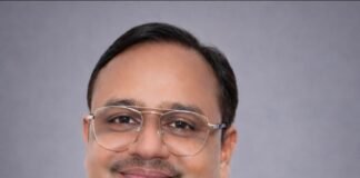 यूपी में 24 घंटे का प्रशासनिक भूचाल: 64 आईएएस तबादले, सुधार की आंधी या सत्ता की सर्जिकल स्ट्राइक?