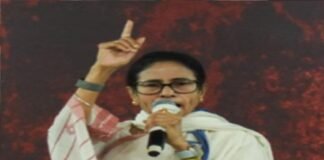 बंगाल चुनाव में उबाल: फ्लाइट देरी पर भड़कीं ममता बनर्जी