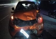 देर रात भीषण सड़क हादसा: शताब्दी ढाबा के पास खड़ी बोलेरो में कार की जोरदार टक्कर, चालक गंभीर घायल