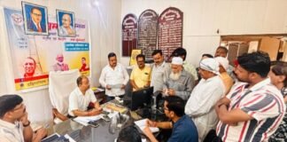 प्रीपेड मीटर पर बवाल अधीक्षण अभियंता का घेराव- “जबरन मीटर और फर्जी बिल” पर फूटा गुस्सा, आंदोलन की चेतावनी