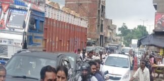 टाउन हॉल तिराहे कै पास जाम का ‘तांडव’, भीषण गर्मी में बिलबिलाये लोग