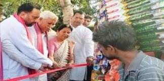 सपा का समाजसेवी अभियान जारी, एक और दिव्यांग को रोजगार दिया