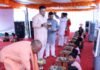मुख्यमंत्री ने परोसा मिड-डे मील, बच्चों से कहा- रोज स्कूल आना