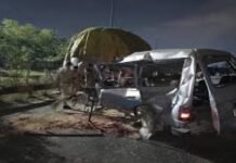 ट्रक से टकराई तेज रफ़्तार एसयूवी कार, चार बारातियों की मौत, 8 गंभीर रूप से घायल