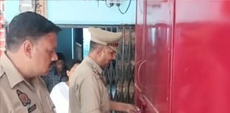 गेस्ट हाउस पर पुलिस का छापा, आपत्तिजनक गतिविधियों पर कार्रवाई
