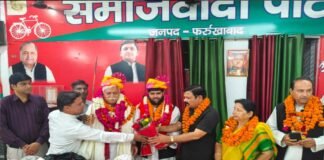 कार्यकाल के तीन वर्ष पूर्ण होने पर सपा जिलाध्यक्ष महासचिव का अभिनंदन