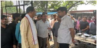 जिलाधिकारी ने ग्राम पीपरोला अहमदपुर में नवनिर्मित मुक्तिधाम का फीता काटकर किया लोकार्पण