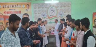 नाला खुदाई के नाम पर गरीबों के आशियाने ढहाने पहुंचे निगम कर्मी, कांग्रेस के विरोध पर रुकी कार्रवाई