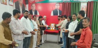 जयंती पर सपाइयों ने महात्मा ज्योतिबा राव फुले को किया याद, प्रेरणा लेने का आह्वान