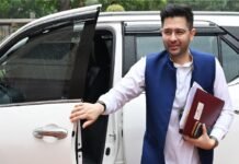 AAP ने राघव चड्ढा को राज्यसभा के उपनेता पद से हटाया, अशोक मित्तल ने संभाला कार्यभार