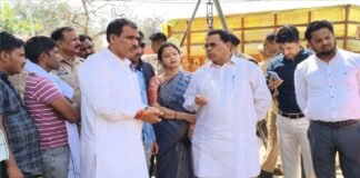 उत्तर प्रदेश के प्रभारी मंत्री ने रोजा मंडी में गेहूं क्रय केन्द्रों का किया निरीक्षण