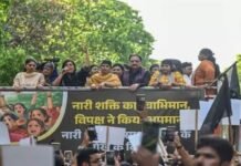 महिला आरक्षण बिल पास न हो पाने के बाद CM रेखा समेत कई BJP नेता ने राहुल गांधी के घर के बाहर किया जोरदार प्रदर्शन