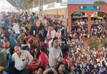 सरकार के दावे फेल! गैस किल्लत से सूरत में हालात बेकाबू, रेलवे स्टेशन पर यात्रियों के सैलाब, यात्री बोला- अब कभी नहीं आऊंग…