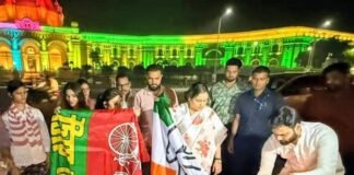 नेताजी के झंडे से शुरू हुई दूरी? प्रतीक यादव की चुप पीड़ा अब बन रही बड़ी राजनीतिक चर्चा