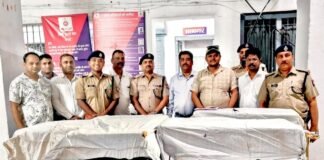 ऑपरेशन सतर्क में बड़ी कार्रवाई: लखनऊ जंक्शन पर 38.40 लाख की अवैध सिगरेट बरामद, पार्सल से ले जा रहा युवक गिरफ्तार