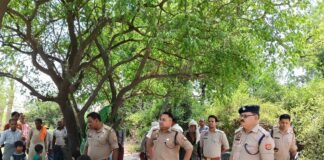 मजार क्षतिग्रस्त मिलने से हड़कंप, पुलिस की मौजूदगी में शुरू हुई मरम्मत