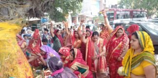 वट सावित्री व्रत पर सुहागिनों ने की बट वृक्ष की पूजा, पति की दीर्घायु की कामना