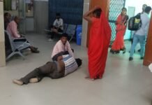 लोहिया अस्पताल में खत्म होता दिखा डीएम का खौफ: इमरजेंसी के बाहर बेहोश पड़ा रहा मरीज