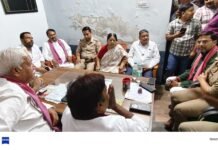 चाचूपुर जाने से पहले ही रुका सपा का प्रतिनिधिमंडल, जिला कार्यालय पर पुलिस की घेराबंदी
