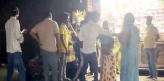 कोतवाली के सामने गुंडागर्दी: महिला से मारपीट का वीडियो वायरल, पुलिस की मौजूदगी पर उठे सवाल