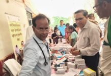 समाधान दिवस पर लगा स्वास्थ्य कैंप: 220 मरीजों का परीक्षण, सीएमओ अविनेद्र कुमार ने किया निरीक्षण