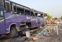 आगरा-लखनऊ एक्सप्रेसवे पर भीषण हादसा: डबल डेकर बस पलटी, दरोगा और बंदी समेत 6 की मौत, 21 घायल