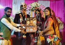 पिता का साया उठने के बाद समाज बना सहारा