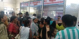 पर्चा काउंटर पर महिलाओं के बीच विवाद, हुआ हंगामा