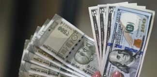 डॉलर के मुकाबले रुपया धड़ाम, 139 पैसे की बड़ी गिरावट से बाजार में हड़कंप