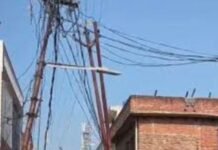 अरबों के प्रस्ताव, लेकिन बदहाल फर्रुखाबाद अब भी झूलते तारों के साये में