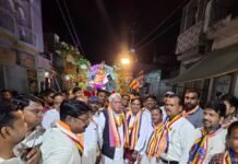 बुद्ध पूर्णिमा पर भव्य शोभायात्रा मे पुष्प वर्षा से हुआ स्वागत,