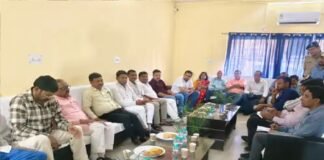 हरदोई रेलवे स्टेशन निरीक्षण में खामियों पर भड़के सांसद, ट्रेनों के ठहराव को लेकर जताई नाराजगी