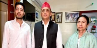 ममता बनर्जी से मिले अखिलेश यादव, बोले- “दीदी आप हारी नहीं हैं”