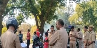 बहराइच में भीषण सड़क हादसा, अज्ञात वाहन ने बाइक को मारी ठोकर, गाड़ी के उड़े परखच्चे, 2 मौत