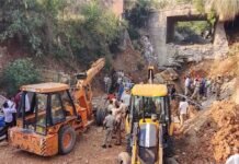 जम्मू में हुआ बड़ा हादसा, बंतालाब में गिरा निर्माणाधीन पुल का हिस्सा, एक की मौत, दो फंसे