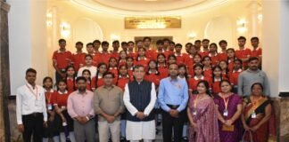 देहरादून पब्लिक सीनियर सेकेंडरी स्कूल, कानपुर के छात्र-छात्राओं एवं 8 शिक्षकों के दल ने यूपी विधानसभा का शैक्षिक भ्रमण किया