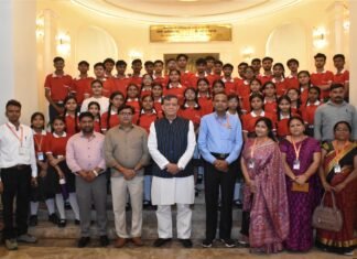देहरादून पब्लिक सीनियर सेकेंडरी स्कूल, कानपुर के छात्र-छात्राओं एवं 8 शिक्षकों के दल ने यूपी विधानसभा का शैक्षिक भ्रमण किया